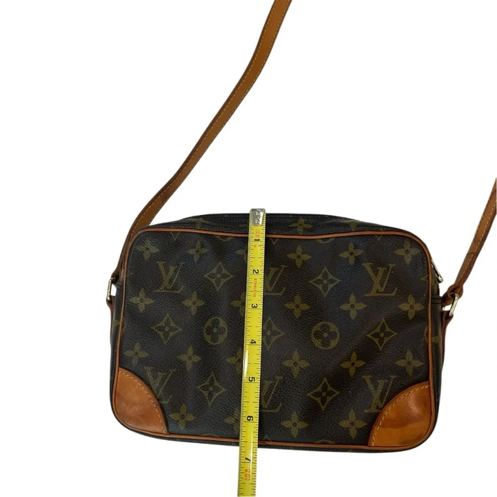 Louis Vuitton Monogram Trocadéro 23 Crossbody Bag - Picture 10 of 14